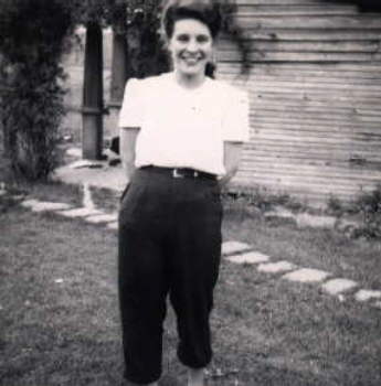 dedicatedmomdad2d.jpg (16824 bytes)